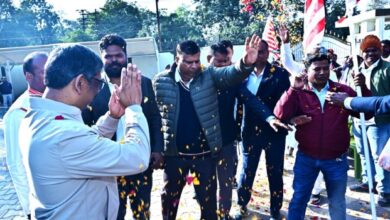 ढोल-नगाड़ों की गूंज के साथ CM आवास पहुंचे आदिवासी संगठन; 'पेसा' नियमावली के लिए जताया आभार