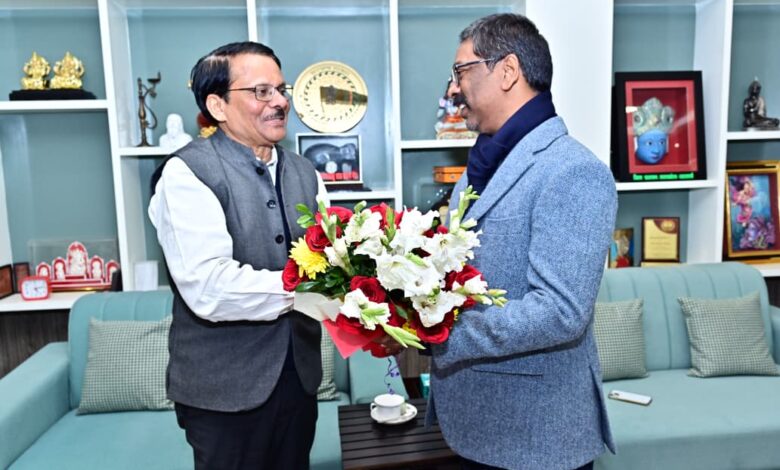 पेसा नियमावली पर CM को बधाई: कांग्रेस प्रदेश प्रभारी और अध्यक्ष ने की हेमंत सोरेन से मुलाकात