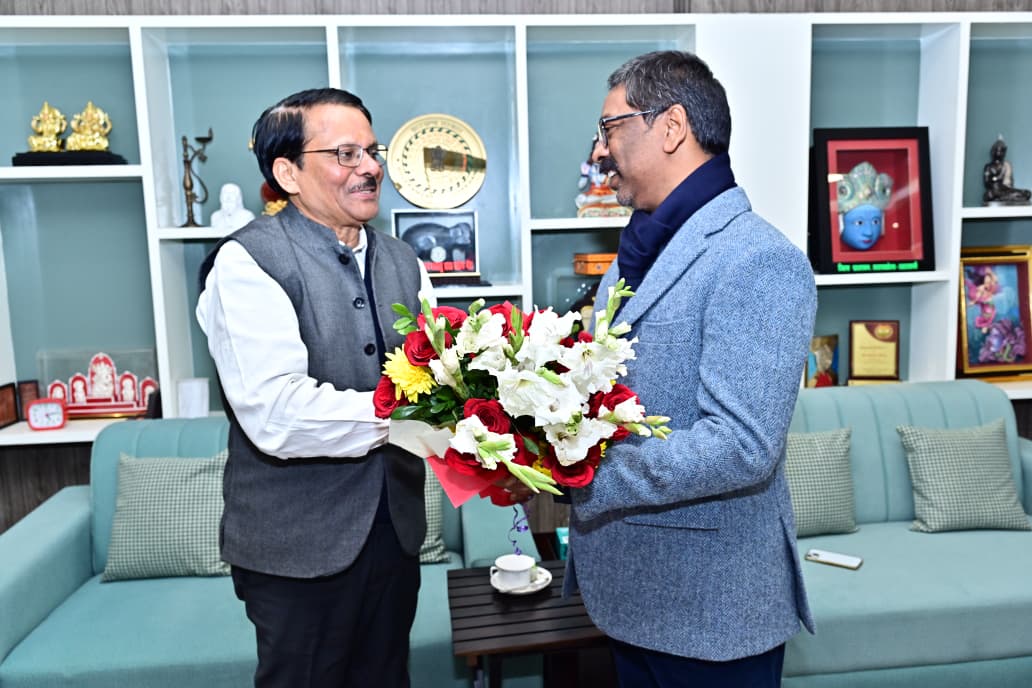 पेसा नियमावली पर CM को बधाई: कांग्रेस प्रदेश प्रभारी और अध्यक्ष ने की हेमंत सोरेन से मुलाकात