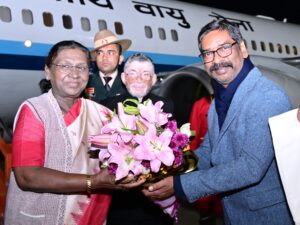 Jharkhand: राष्ट्रपति श्रीमती द्रौपदी मुर्मु का रांची आगमन, राज्यपाल और मुख्यमंत्री ने किया भव्य स्वागत