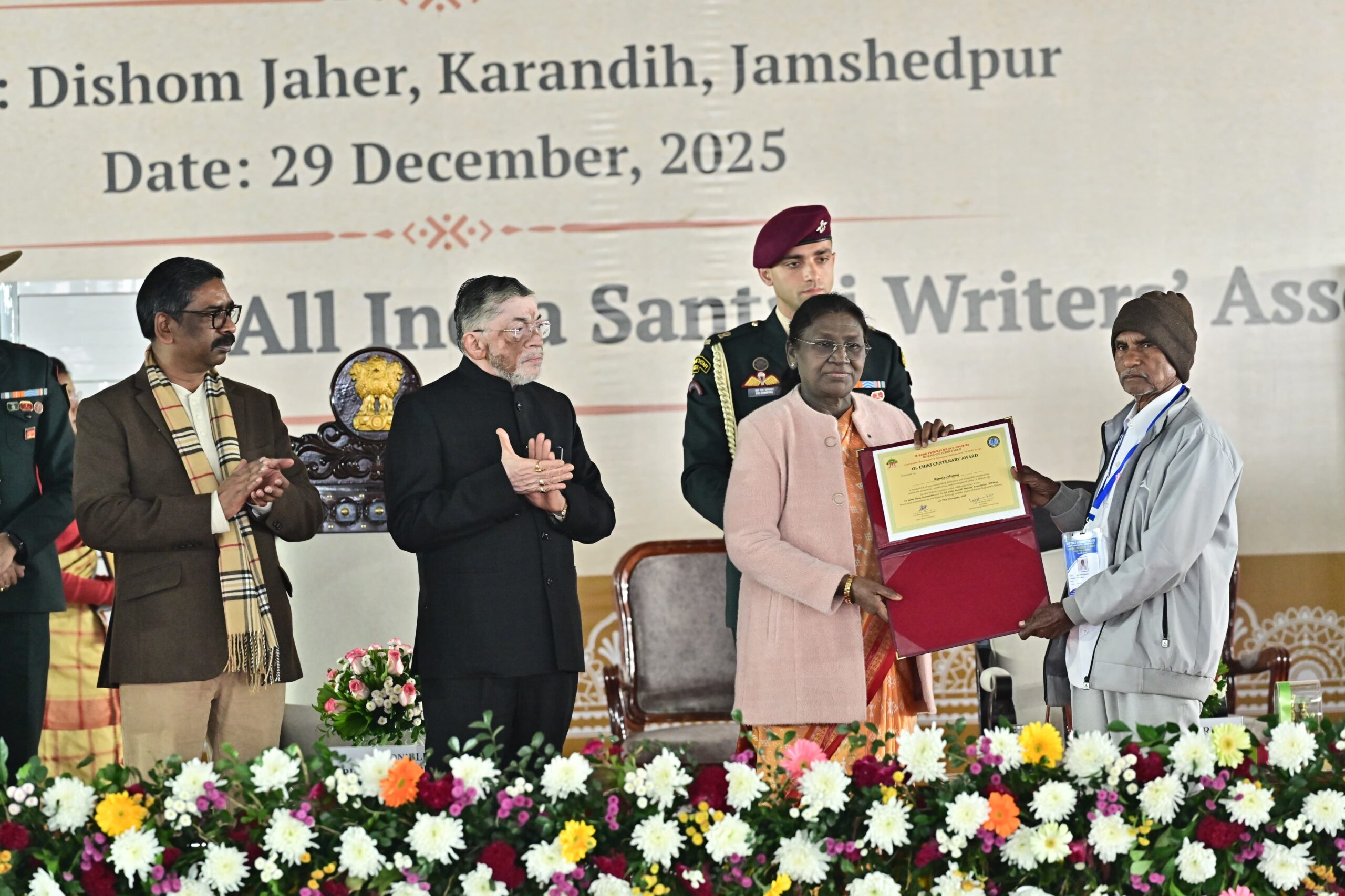 Santhali Parsi Maha: राष्ट्रपति, राज्यपाल और मुख्यमंत्री ने ओलचिकी लिपि के शताब्दी वर्ष समारोह में की शिरकत