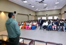 CM Hemant Soren ने सुनीं जनसमस्याएं, लोहरदगा जेएमएम कार्यकर्ताओं के साथ की बैठक