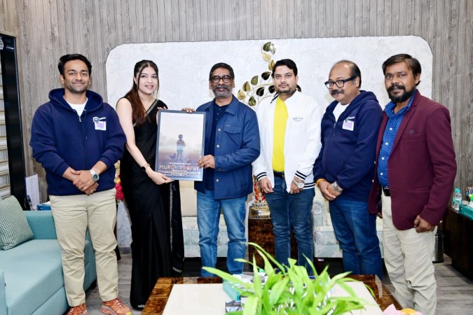 सीएम हेमंत सोरेन से मिली "Murga Trophy" की टीम