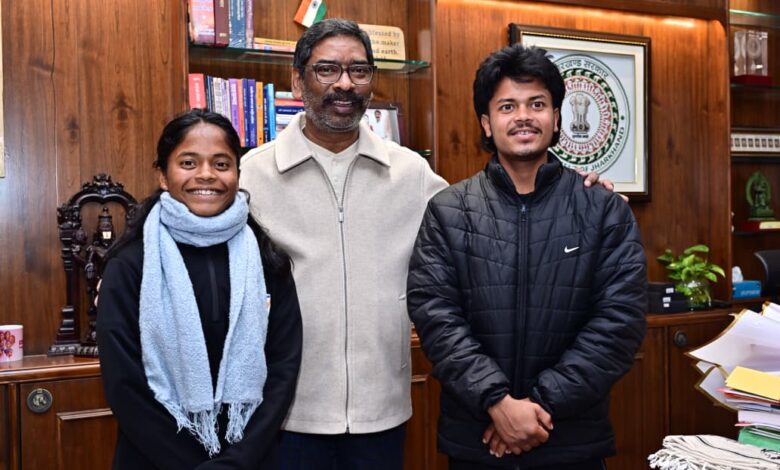 CM Hemant Soren से मंत्रियों और विधायकों ने की शिष्टाचार भेंट