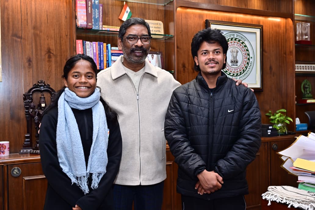 CM Hemant Soren से मंत्रियों और विधायकों ने की शिष्टाचार भेंट