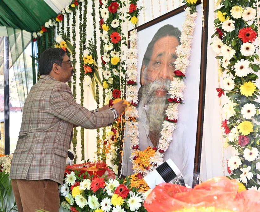 दिशोम गुरु शिबू सोरेन की 82वीं जयंती, CM Hemant Soren ने मोरहाबादी में 'जननायक' को किया नमन