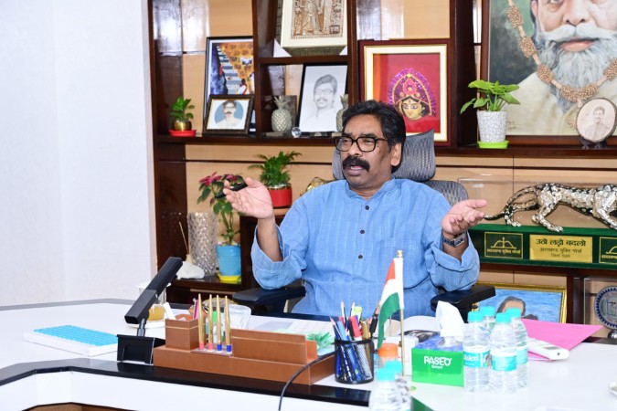 त्योहारों पर झारखंड में 'हाई अलर्ट': CM Hemant Soren के कड़े निर्देश अशांति फैलाने वालों पर होगा 'त्वरित एक्शन'